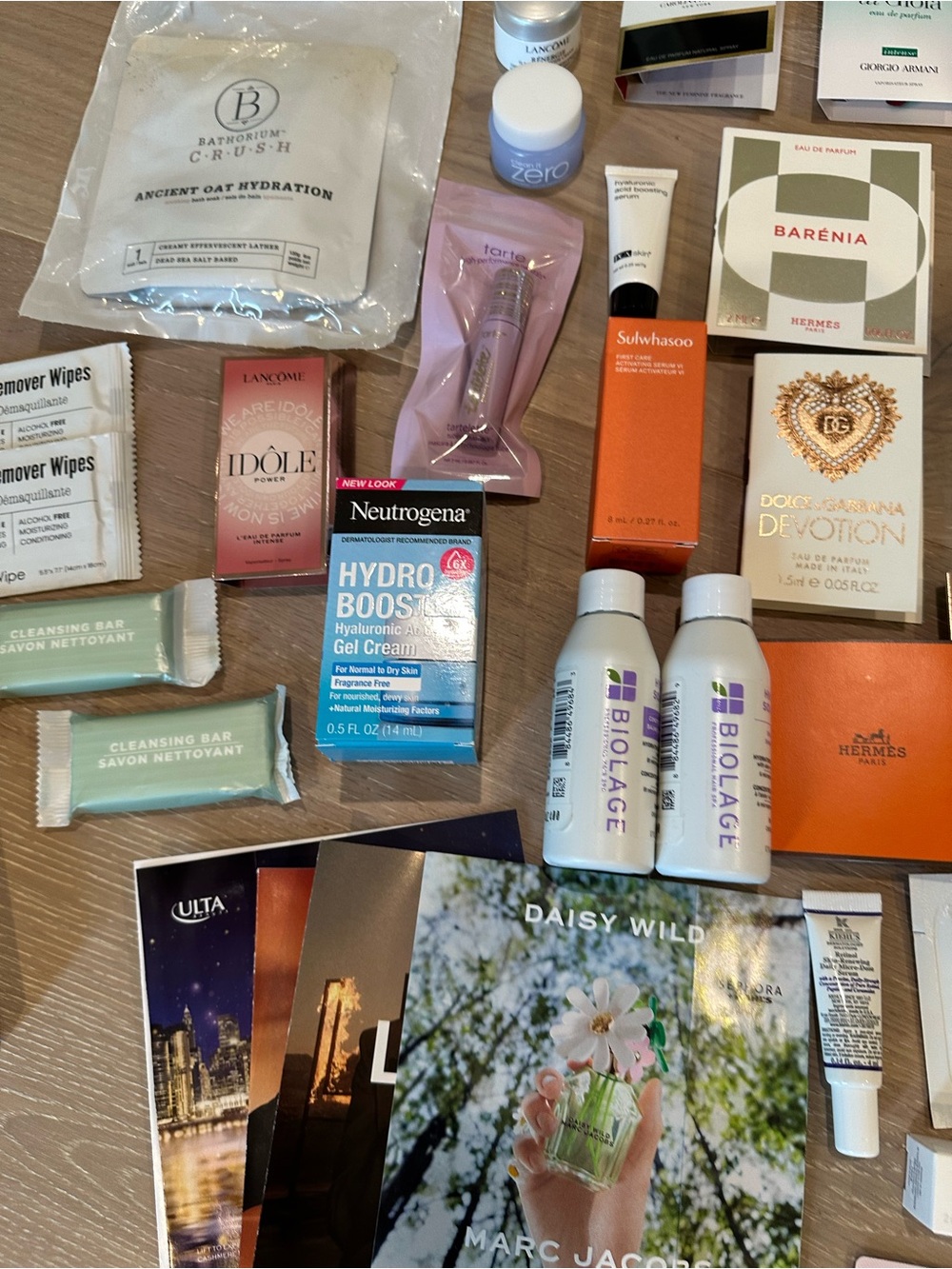 Assorted Beauty & Wellness Sampler - 60+ Pieces - Picture 5 of 7